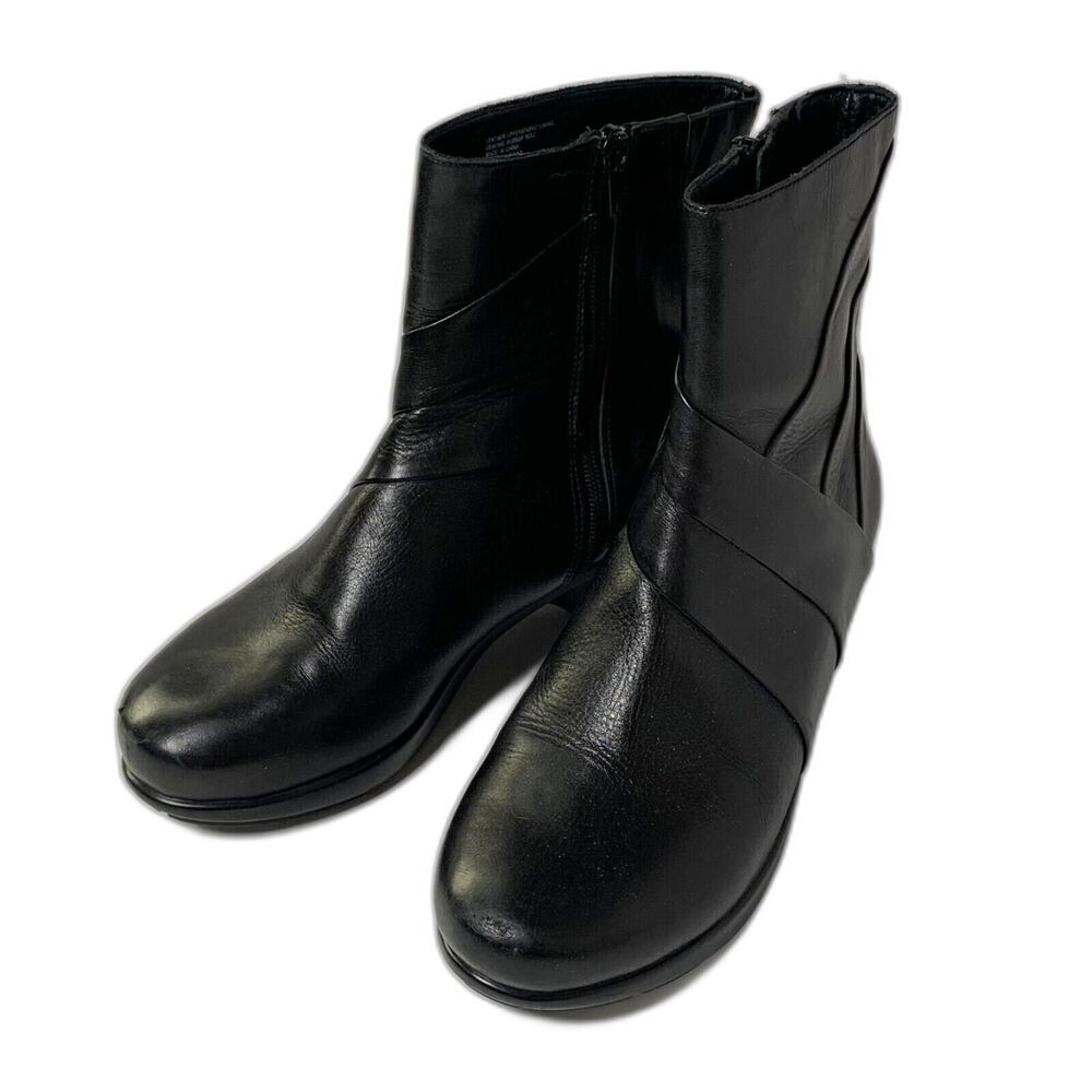 The Walking Co. UC 24/7 Crisscross Leather Low Heel Ankle Boot - Womens US 8